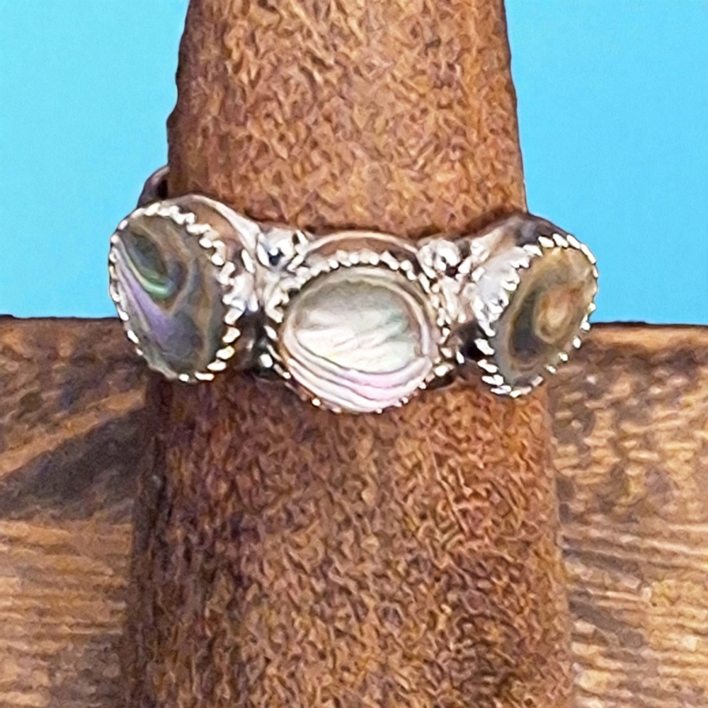 🦋Sterling Silver Mother Of Pearl Disc Circles Ring Size 6.5! - Picture 2 of 12